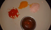 Pákistánská kuchyně - kuřecí ACHARI videorecept, směs koření č. 2 a dole chaat masala s citronem