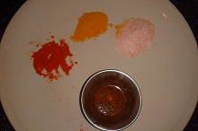 směs koření č. 2 a dole chaat masala s citronem