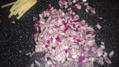 Pákistánská kuchyně - Murgh Chana Dal (kuřecí curry s půlenou cizrnou) český videorecept, zázvor a cibule