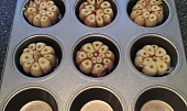 Pečený česnek, Ve forme na muffiny (predpecenim zakryt alobalem)