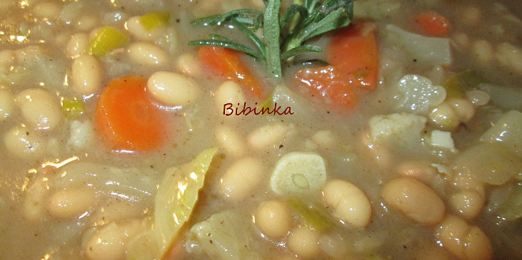 Polévka z hlávkového zelí a fazolí - hustá (detail...)