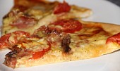 Rychlá pizza "domácí" sýrová a chorizo