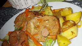 Sekaná s řapíkatým celerem,  plněná bílou klobásou