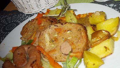 Sekaná s řapíkatým celerem,  plněná bílou klobásou