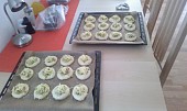 Tatarkové koláčky s pórkovou náplní (upečené jsem je vyfotit nestihla... ;-))