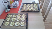 Tatarkové koláčky s pórkovou náplní, upečené jsem je vyfotit nestihla... ;-)
