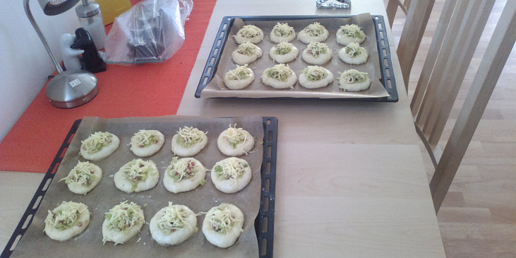 Tatarkové koláčky s pórkovou náplní (upečené jsem je vyfotit nestihla... ;-))