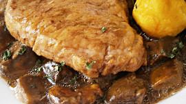 Vepřová kotleta s přírodní hříbkovou šťávou