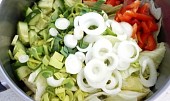 Zeleninový salát s kysanou smetanou