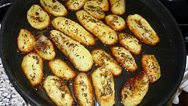 Brambory"polopečáky"z mikrovlnky