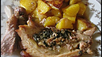 Bůček plněný vinnou nádivkou se špenátem a maďarským kořením, Bůček plněný vinnou nádivkou