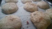 Chlebohousky alias chlebánky, rustikální bochánky před pečením
