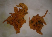 Cibule v těstíčku pakora/bhaji - Indická kuchyně