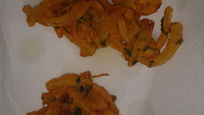 Cibule v těstíčku pakora/bhaji - Indická kuchyně, osmažené pakory