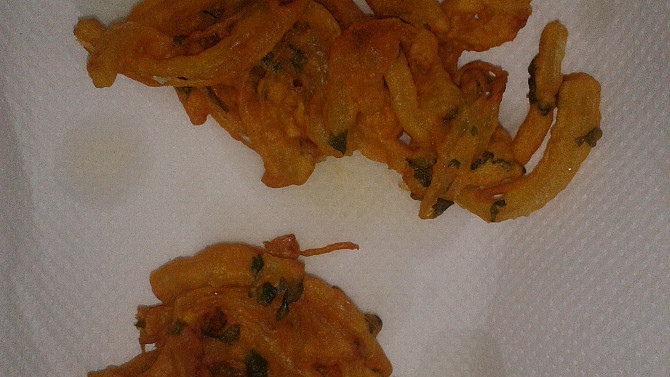Cibule v těstíčku pakora/bhaji - Indická kuchyně, osmažené pakory