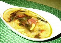 Fazolková polévka s klobásou a baby špenátem