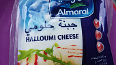 Grilovaný sýr Halloumi s rukolou a rajčaty
