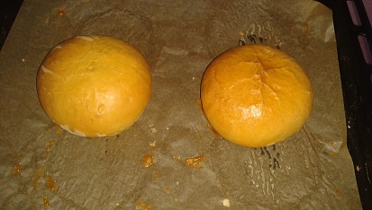 Hovězí hamburger s domácí bulkou