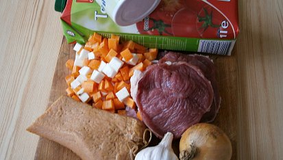 Hovězí plátky (kostky) v zelenině na rajčatové šťávě, Část použitých surovin