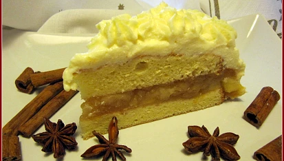 Jablíčkový dort s tvarohovo-citronovým krémem.