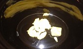 Máslové jehněčí maso vařené v jogurtu PH, ghee, česnekovo-zázvorová kostka