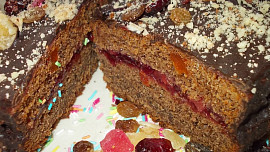 Kakaovo - kávový perníkový srnčí hřbet s mandlemi a brandy