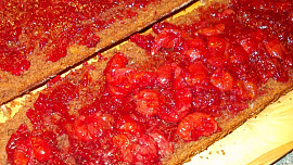 Kakaovo - kávový perníkový srnčí hřbet s mandlemi a brandy