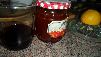 Kostelecké jelení maso, nachystáme si víno, citrón a šípkovou marmeládu