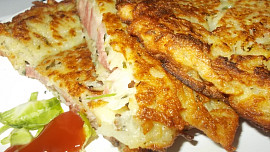 Křupavý bramborák  s uzenou krkovicí a saturejkou