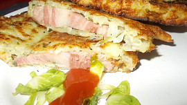 Křupavý bramborák  s uzenou krkovicí a saturejkou