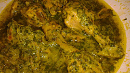 Kuře v zelené chilli-mátovo-koriandrové omáčce