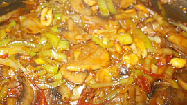 Kuřecí ostřejší  nudličky  s barevnou zeleninou a  žampiony