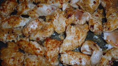 Kuřecí smažené kousky s hranolky