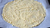Květákovo - celerová pizza bez mouky, před pečením