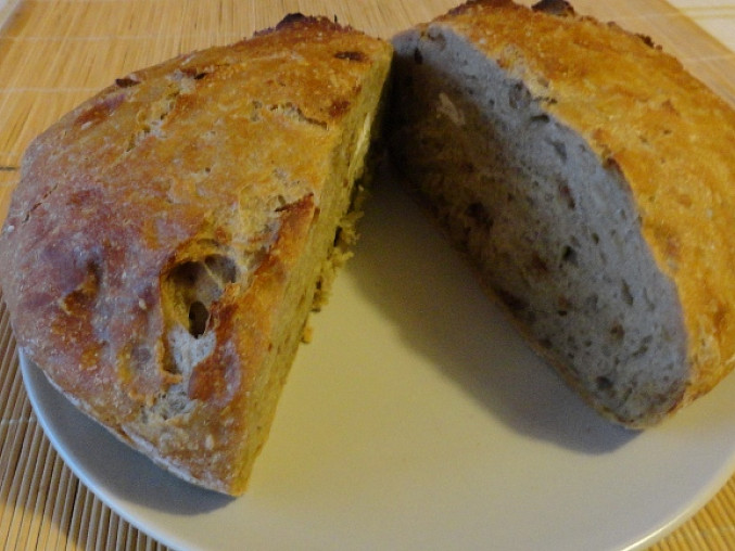 Levný chléb od Ládi Hrušky, cibulový - přidáno hrst sušené smažené cibule