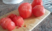 Makaróny s omáčkou ze syrových rajčat