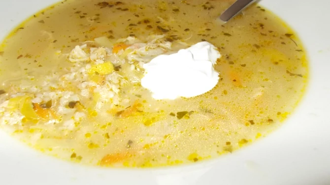 Pórková polévka s kroupami, celerem a mrkví