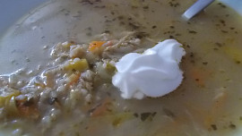 Pórková polévka s kroupami, celerem a mrkví