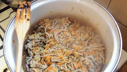 Ragú z mletého masa zapečené s bramborovou kaší(v originále cottage pie), zeleninu orestujem...