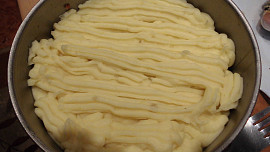 Ragú z mletého masa zapečené s bramborovou kaší(v originále cottage pie)