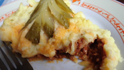 Ragú z mletého masa zapečené s bramborovou kaší(v originále cottage pie), detail  jídla