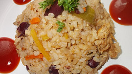 Barevná zeleninová rýže  ( zelenina,  co nás napadne.... ) s   červenými  fazolemi