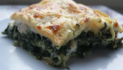 Špenátové lasagne s kuřecím masem