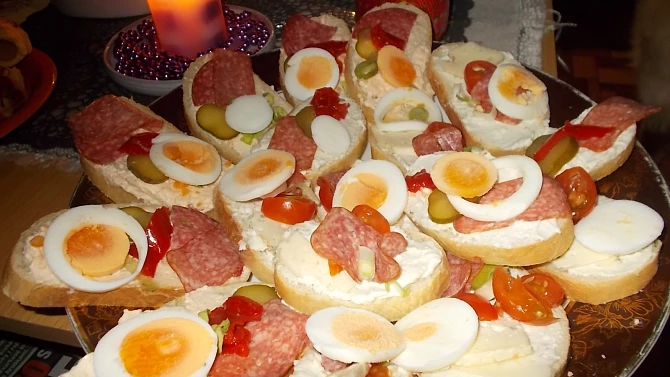 Tři  druhy  pomazánek z jednoho základu