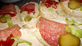 Tři  druhy  pomazánek z jednoho základu