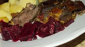 Vepřová játra se  šalvějí, zapečená v pikantním kabátku