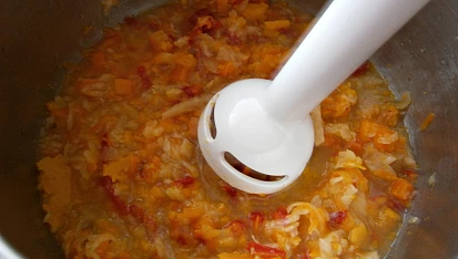 Vepřová kýta v zeleninovém krému, Měkké maso dáme stranou a šťávu rozmixujeme