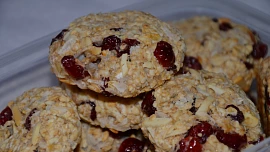 Vločkové cookies s kokosem a brusinkami