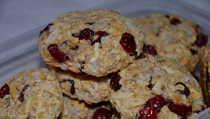 Vločkové cookies s kokosem a brusinkami