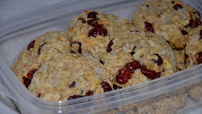 Vločkové cookies s kokosem a brusinkami
